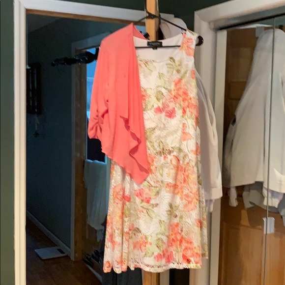 Beautiful floral dress with jacket only worn once - Picture 7 of 7